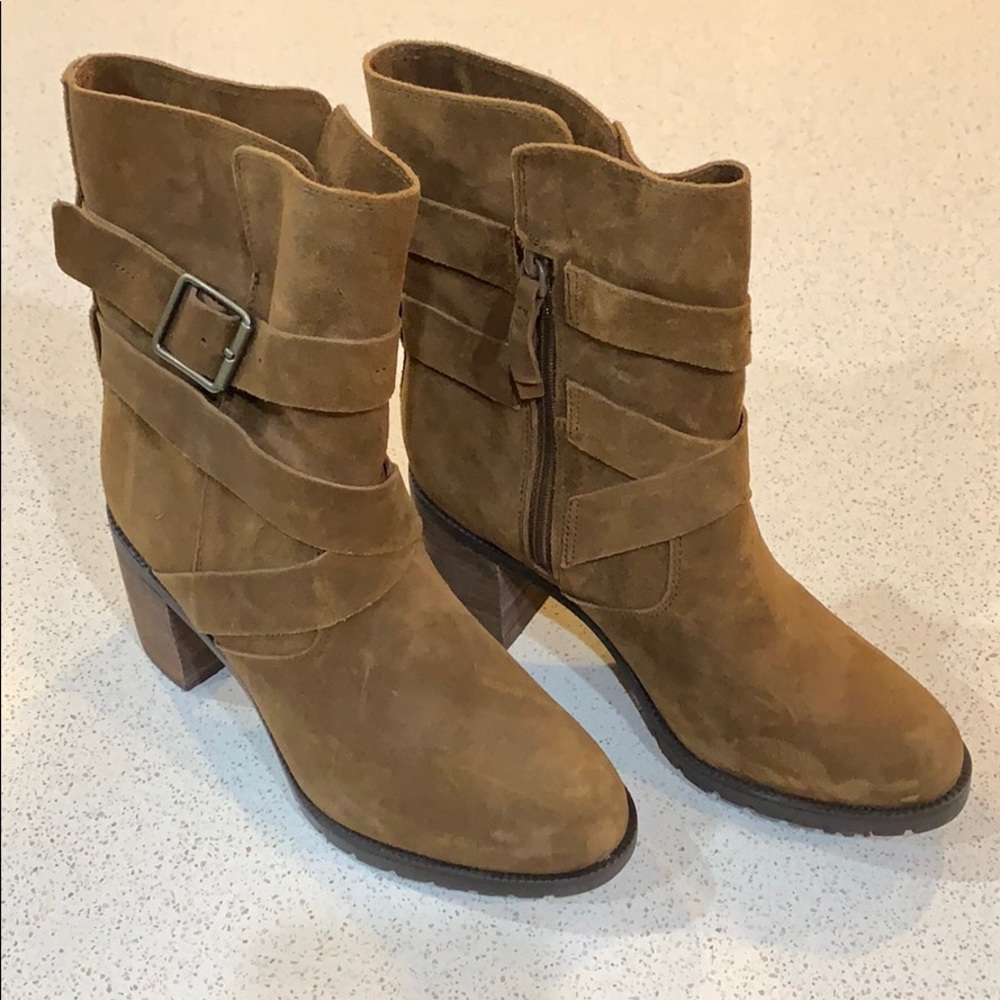 Clarks suede boots